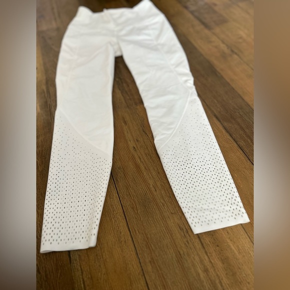 LULULEMON White High-Waisted Anew Tight Leggings with Perforated Detail n legs - Picture 11 of 11